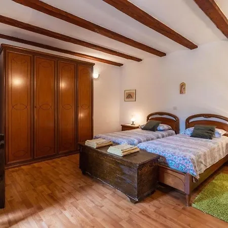 Fuer 6 Personen Ca 80 Qm In Sisan, Istrien Suedkueste Von Istrien Holiday home *
